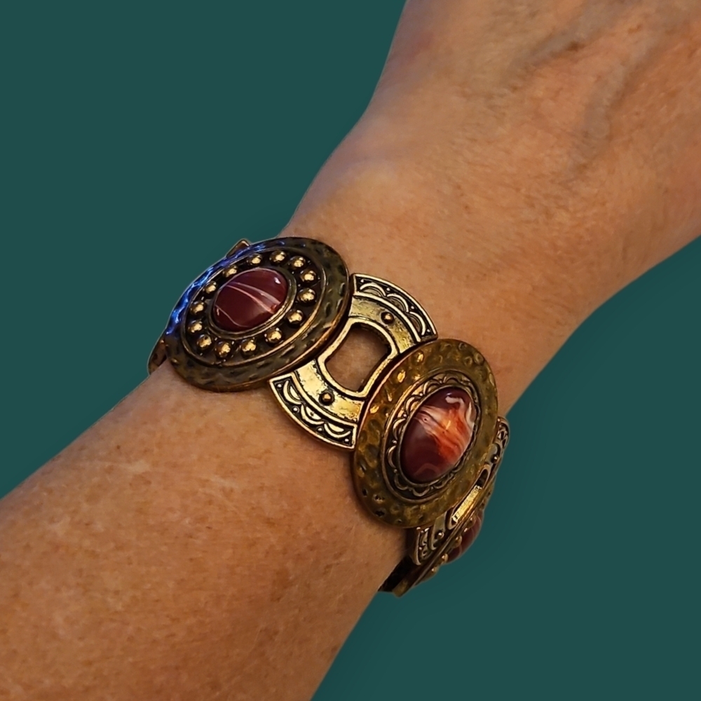 Vintage Copper Tone Hammered Red Agate Boho Chic Ethnic Stretch Bracelet